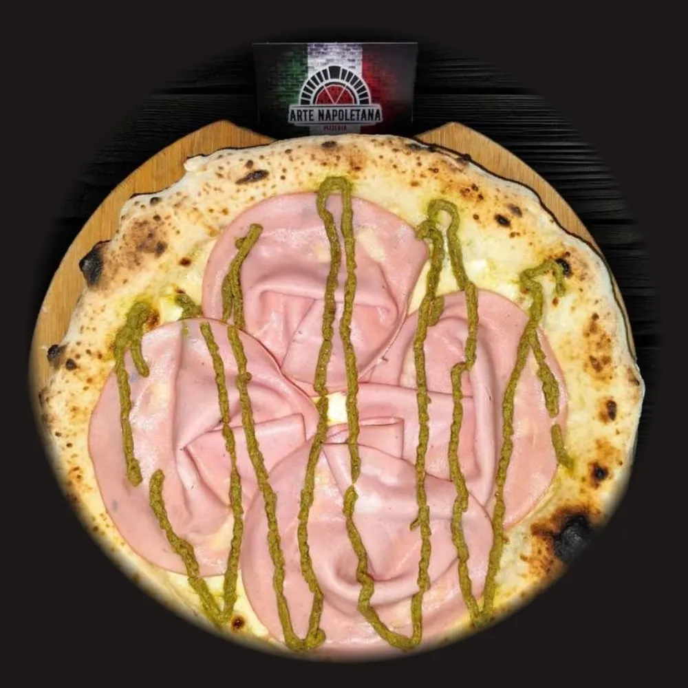 Pizza Mortadella cu pesto de busuioc